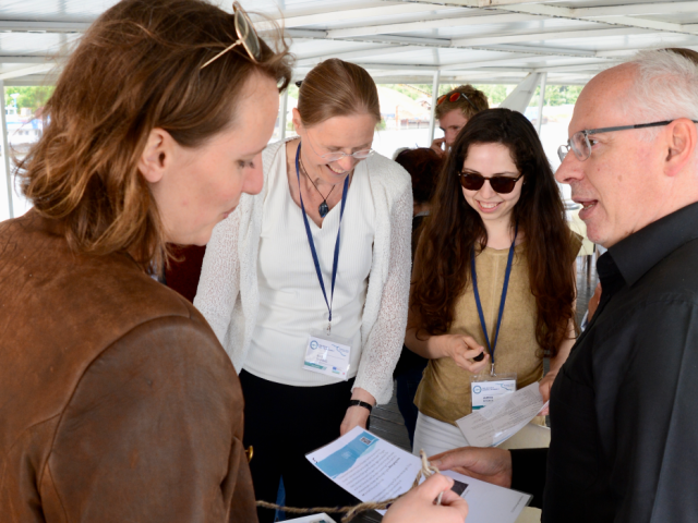 Explaining the Citizen Science microplastic monitoring method - Belgrade, Danube River (Camille Janssen, Pulsaqua, 2024)