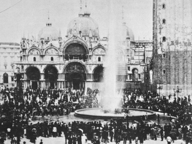 Fountain built specifically for the first public aqueduct opening ceremony (the aqueduct provided drinking water for the city. Previously they collected rain water from the wells which were also filled by boats called Burchi). Piazza San Marco, Venice. © 