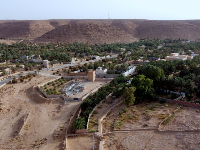 The diverted flood water is channelled to the palm grove entrance, where the original inhabitants created a space to share and control the water flow (M. Khouadja, M. A. Saidani and M. F. Hamamouche)