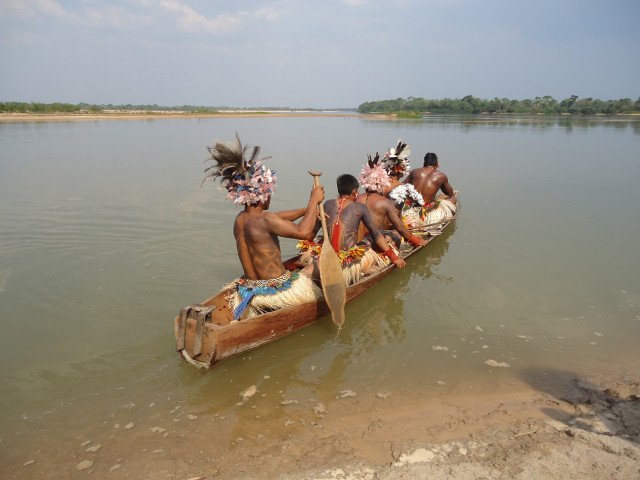 Indigenous Karajas fishing, foto by Heber Gracio, Brazil